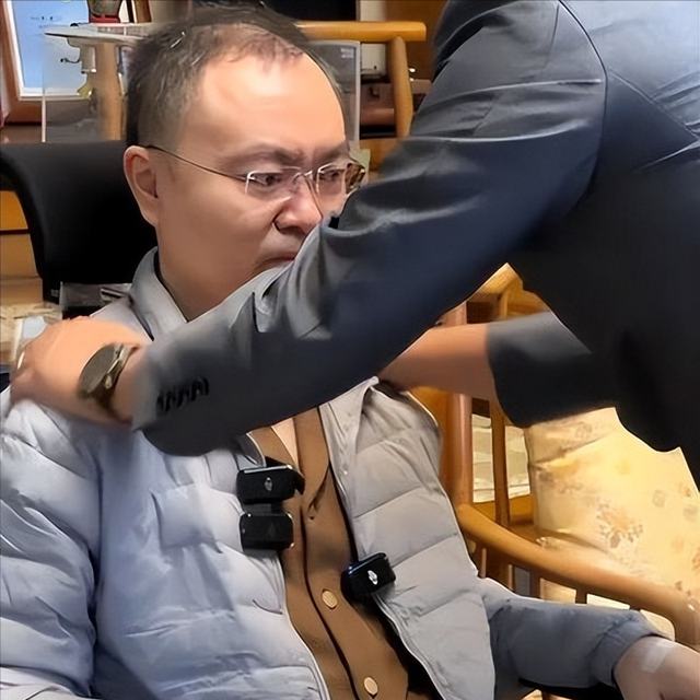 十亿能换来一命？官媒发文曝光蔡磊真实现状	，渐冻症被攻克3%！