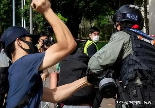 苍天饶过谁！拒唱国歌否认中国籍，俩儿子送美国的她，下场如何？