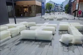 土豪地段！苏州商业街摆满巨型冰块降温，是人性化还是有钱豪横？图片