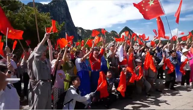 华山景区上演红色主题活动 穿越时空唱响爱国情怀
