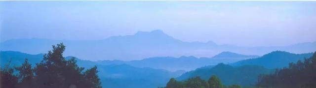 韶关晚秋“神仙景致”：云海、奇峰、秋叶奏响绝美“三重奏”！