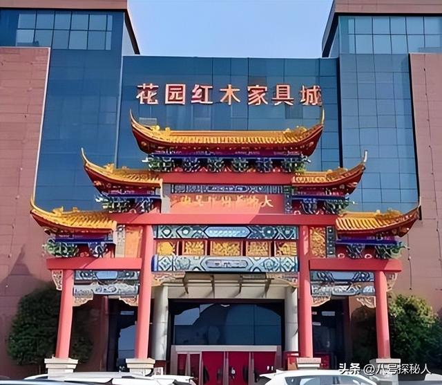 一年狂赚786亿，吞并18个村庄，村长身家165亿	，他们是干啥的？