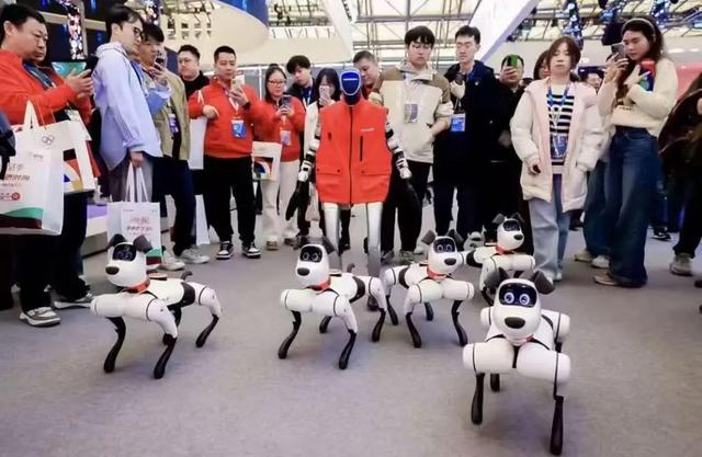 机器人租赁再爆发，国庆需求飙升，提前2个月被预约一空