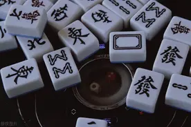 牌从门前过，究竟是摸一个还是碰一个呢？五大定律揭开迷雾！图片