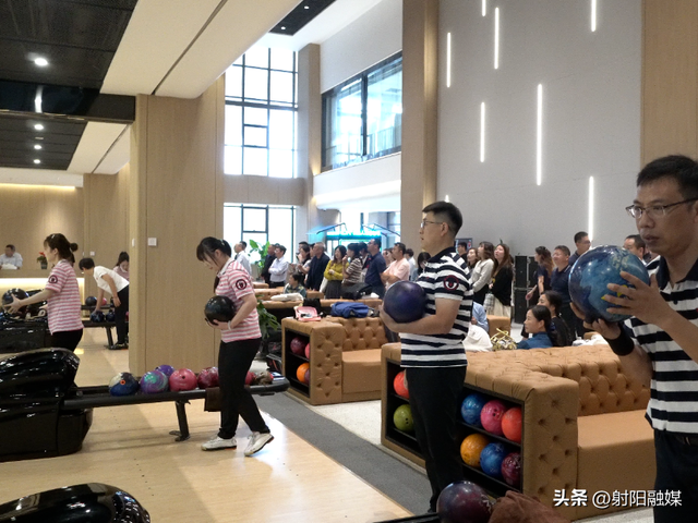 Strike！一球击中多巴胺，射阳保龄球馆等你来打卡~