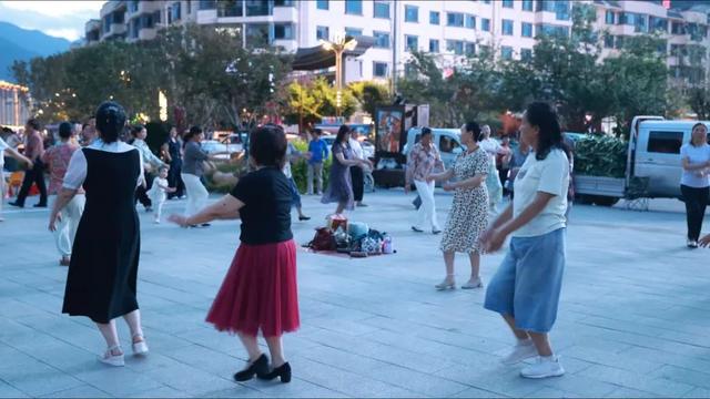 多彩文化夜生活 点亮宕昌“烟火气”