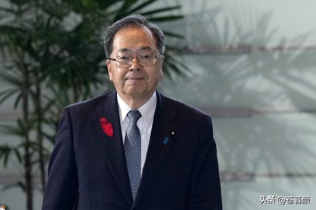 官宅已被围，高市收辞职通牒，一个时代或结束，中方向钓鱼岛派人