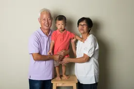 60岁后的洞察：孙子和外孙，真的相同吗？图片