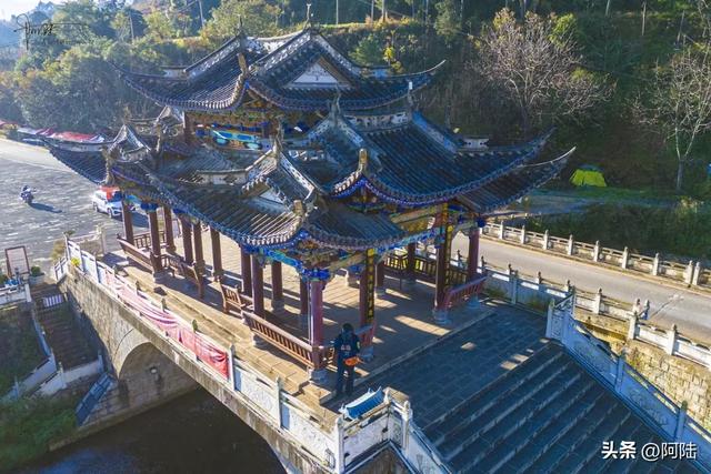 借明代古桥“洗心”悟禅，悄然感受大理鸡足山的名不虚传