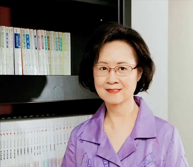 琼瑶遗作重燃：让平家子女和整个娱圈沉默，谁还记得《还珠格格》