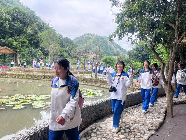 28公里徒步，让青春与红色“双向奔赴”