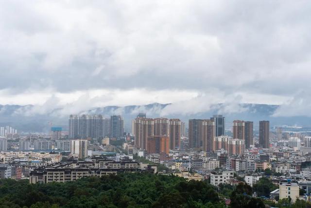 红河弥勒有个雨天好去处，高空森林氛围感超绝，还能解锁隐藏体验