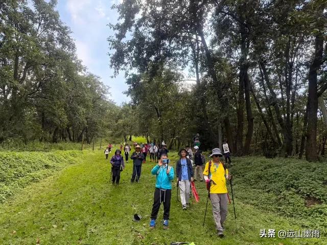 在阳光明媚的秋日里，我们走马街、三家村水库、团结乡滑草场，爽