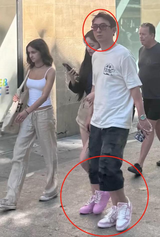 黄一鸣澄清：没有骗王思聪上床，是对方主动，还给自己5万打车费
