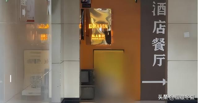 499隔衣服摸胸！私人影院暗藏涉黄：299元起步撕丝袜，还有更过火