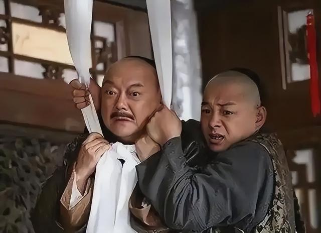 和珅出上联：三斤四两五花肉，纪晓岚对出下联，和珅吓得当场下跪