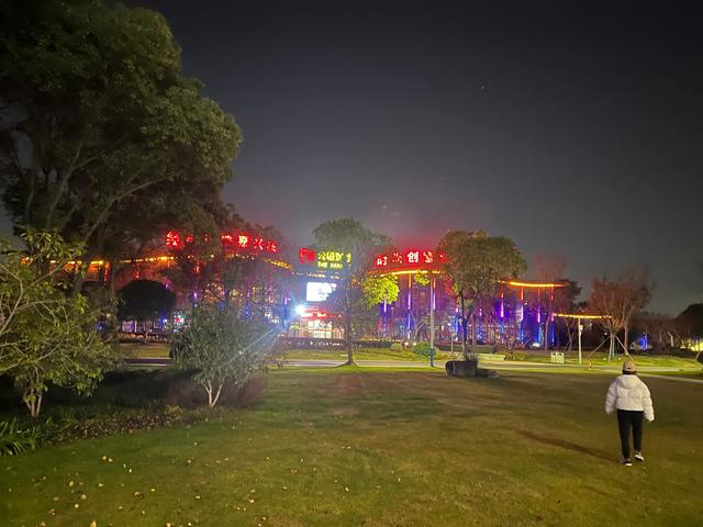夜步嘉兴中央公园
