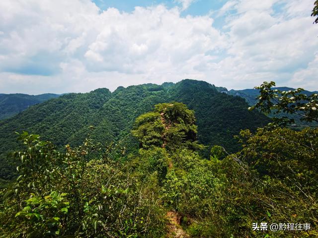 老人岩与磨刀岩：走过万仞崖壁之间不足一尺宽的险峻小道