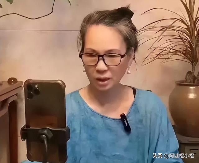 赖昌星妻子曾明娜现状，独居3000平老宅，做饭弄花草活成人生赢家