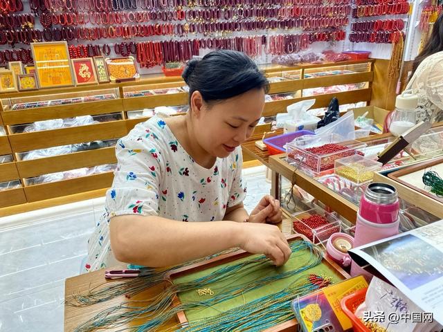 义乌国际商贸城AI赋能破局：“数字老板娘”助力小商品通全球