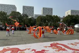 保利心语西区社区健身舞龙精彩纷呈图片