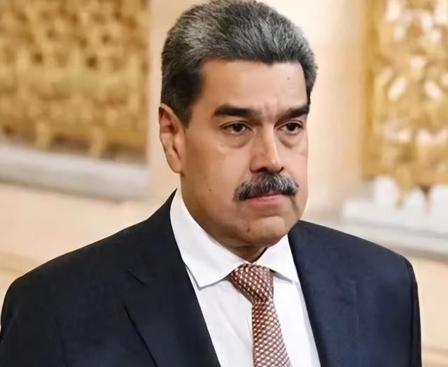 特朗普演都不演了！美军第2次突袭超级油轮，硬抢中国180万桶原油