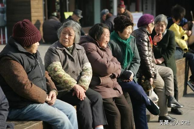 中国将迎人口死亡高峰!22年1041万,23年1100万,去年死亡多少?