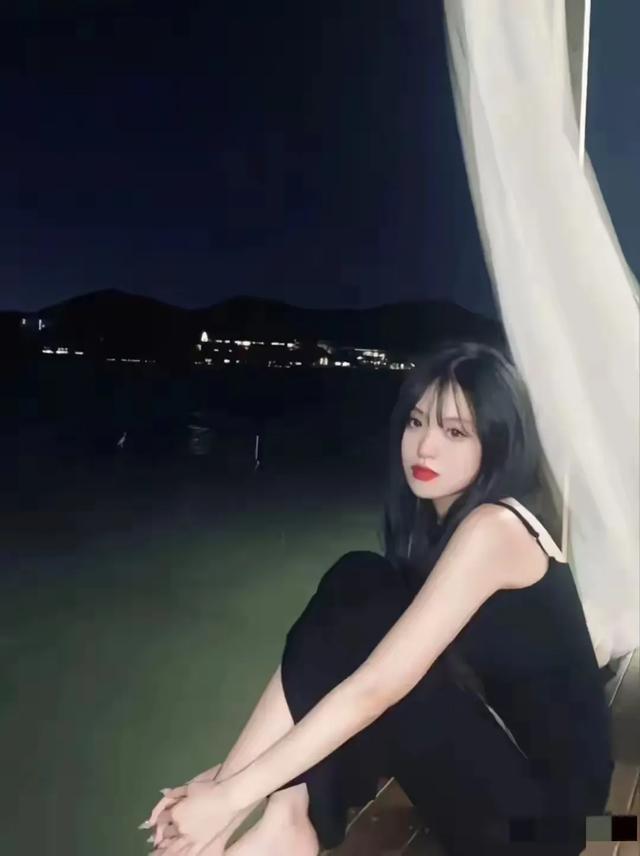 徐子尧，杨柳细腰，曼妙身材：写真欣赏。