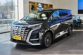 新车 | 高阶智驾/三排座椅电动调节/33.98万起，2025款腾势D9 DM到店图片