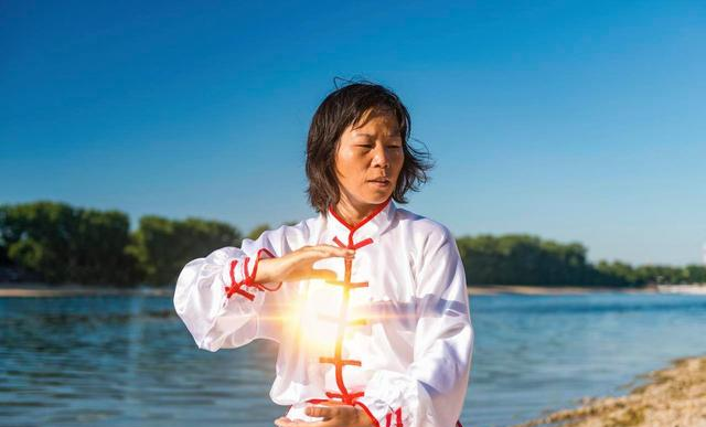 太极拳的打法不是慢动作！3个核心，学会以柔克刚