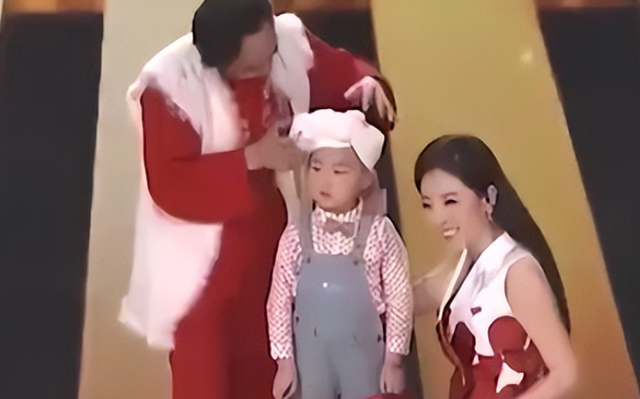 小神童“张峻豪”，3岁走红，5岁上春晚	，7岁年入百万，后来怎样