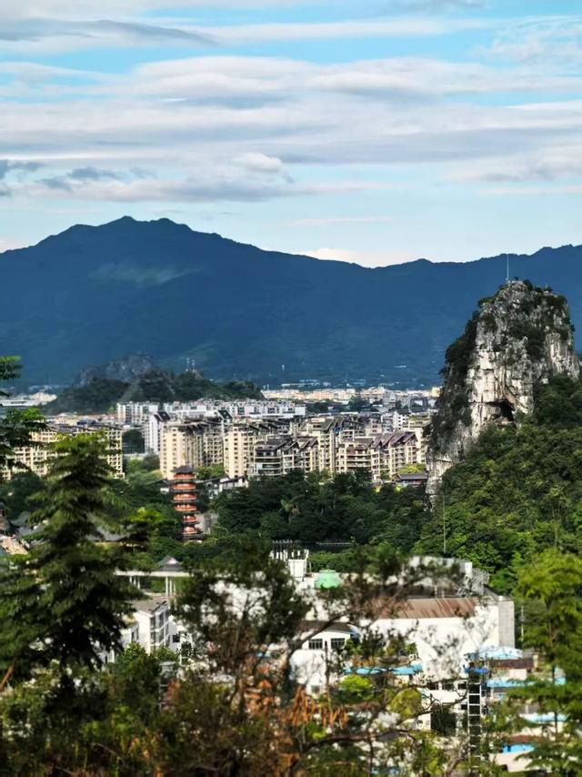 桂林：登峰尽赏满城秋！