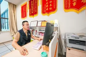 一条热线温暖一座城图片