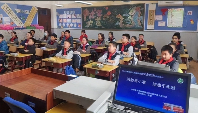 教育部扔下重磅炸弹：2026年开始，全国一律不准再买校外商业试卷