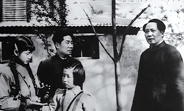 如果毛岸英不牺牲，毛主席会不会让他接班？历史早就给出了答案