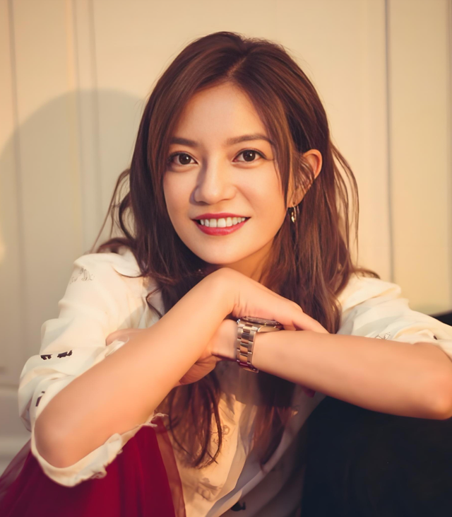 婚姻事业全无，消失4年后	，49岁赵薇再曝近况，胃癌传闻真相曝光