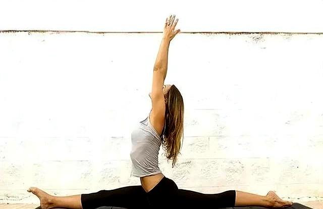 如果这12个瑜伽动作你能做到6个！说明你身体是真的很好！