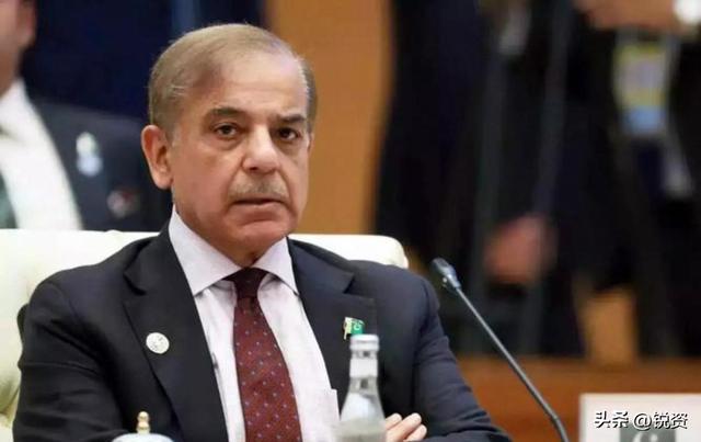 巴基斯坦一夜变天！总统总理双双让步，33年的军政府阴影重现？