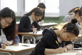 高考出现"神仙卷面"，字迹工整犹如印刷体，老师看后舍不得扣分图片