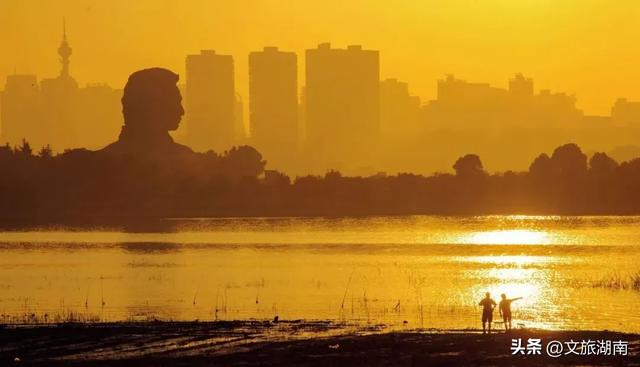 好想把自己扔进湖南这片秋景里