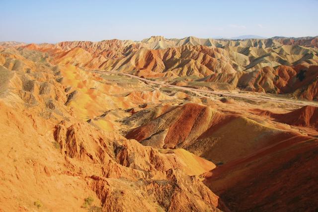 张掖七彩丹霞，一处“被上帝打翻的调色盘”，看大自然的鬼斧神工