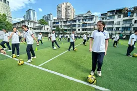 温州市慈善义工迎“七一”主题文艺演出举行图片