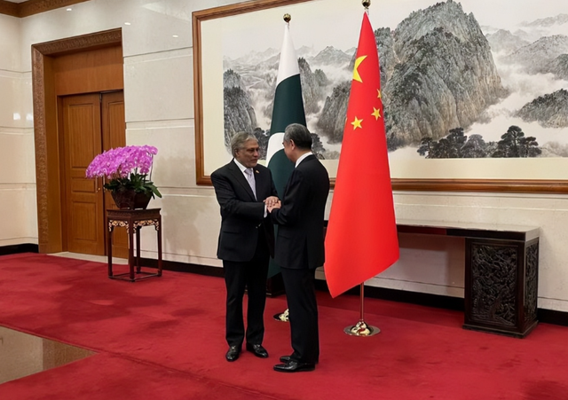 印度撑不住了，遭美国代表团拒绝的印度，将邀请信发给了王毅外长，中方一架专机将直飞新德里