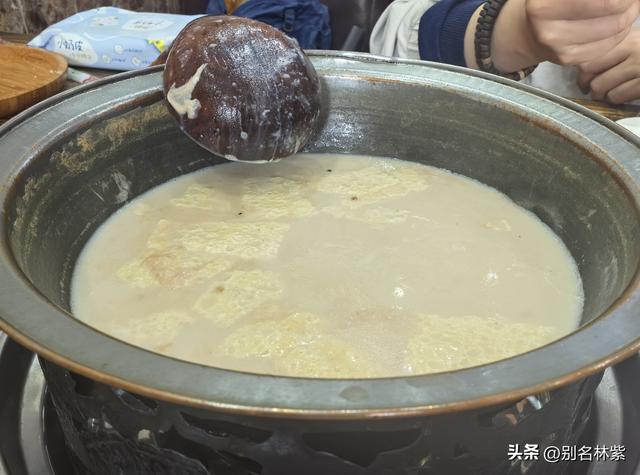在额尔古纳和网友去了免费的湿地公园，晚上在青旅吃涮羊肉（十）
