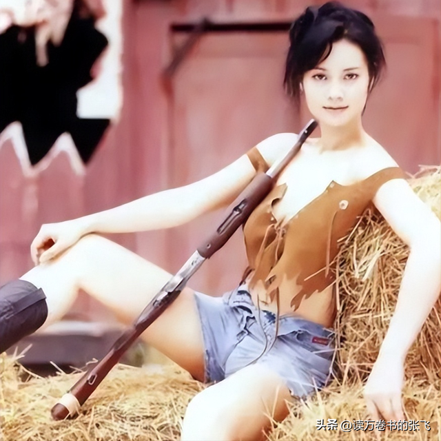 她认干爹，拍风月片，被导演霸王硬上弓，靠山去世后沦为服务员