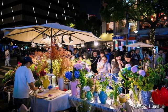 大学路挤爆了！连嗨8天的限时“大书房”，千万别错过！