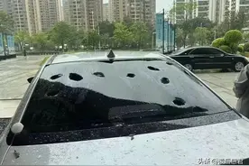 太邪门！盛夏天降冰雹，暴雨连绵不断，老天爷这是彻底怒了吗！图片