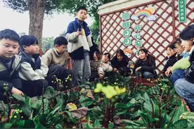 豆包、DeepSeek等工具走进课堂，学校用AI教孩子们学种菜图片