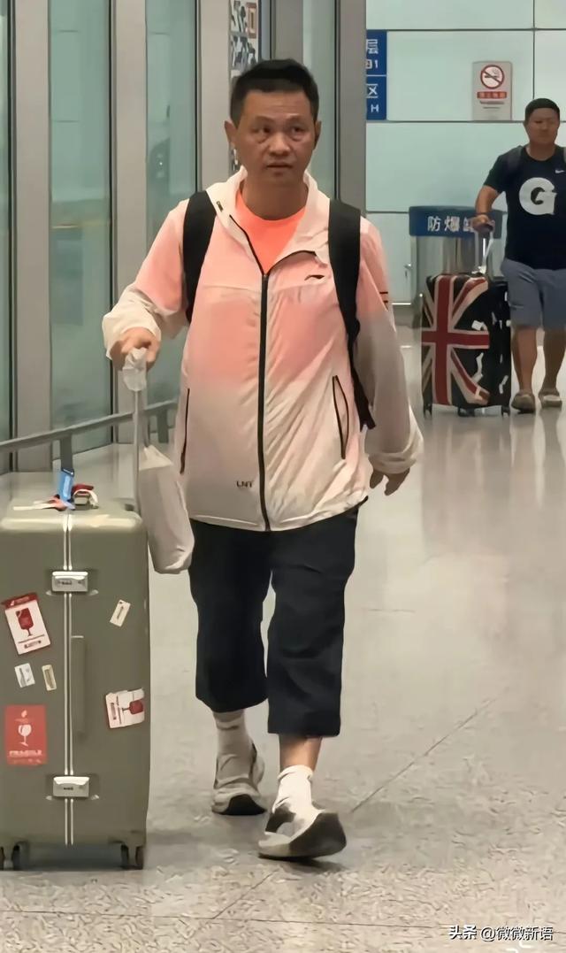 国乒抵达北京，王楚钦肖导聊的开心，蒯曼可爱，陈幸同穿搭很酷
