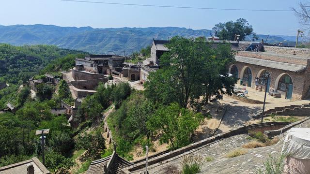 山西深度游—吕梁碛口李家山村